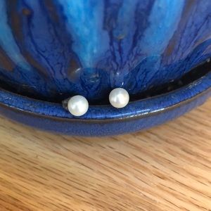 Faux pearl earring studs